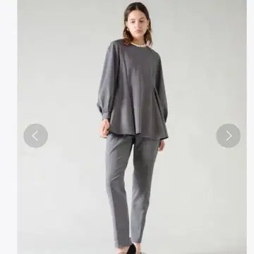 새상품급 티아라 Tiara 페플럼 플레어 블라우스