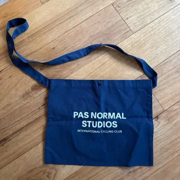 PAS NORMAL STUDIOS 사코슈 네이비