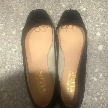 SPELTA 블랙 플랫슈즈