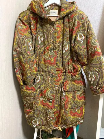 Gerutan 페이즐리 무늬 후드 부착 경량 다운 자켓