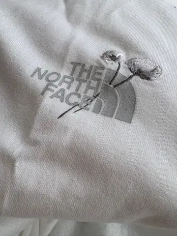 새상품 THE NORTH FACE 롱 슬리브 플라워 로고 원피스