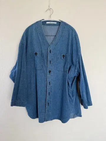 NUMBER 18 데님 블루 버튼업 셔츠