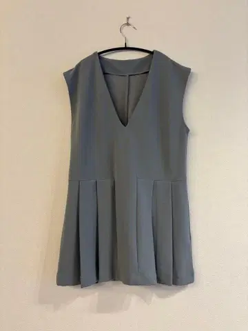 그레이 V넥 플리츠 상의 F 사이즈