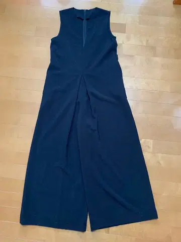 AIC. 네이비 슬리브리스 플레어 올인원 M