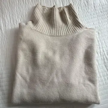 uncrave 메리노울 하이넥 니트