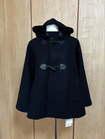 미사용 새상품 이번 시즌 후드 부착 판초 네이비 DoCLASSE