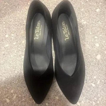 르 탈롱 블랙 스틸레토 펌프스