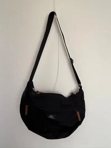 GREGORY 블랙 숄더백