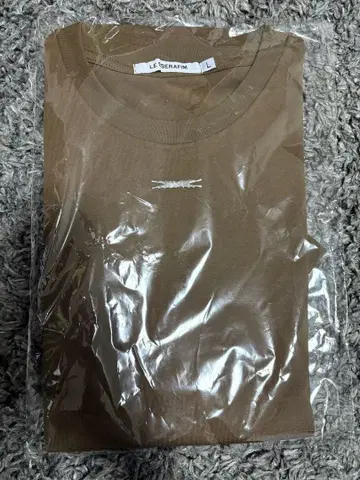 LE SSERAFIM EASY CRAZY HOT 도쿄돔 T셔츠 L