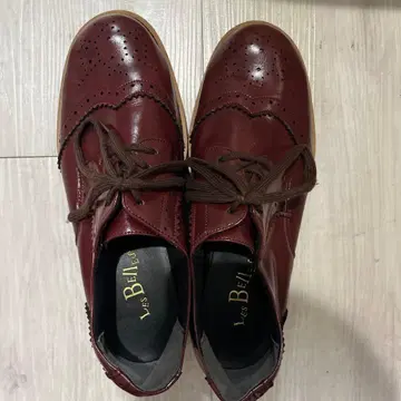 LES BELLES (르 벨) 버건디 색상 레이스업 슈즈