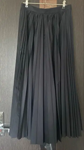 새상품급 ebure 에부르 플리츠 스커트 40 론 헤르만