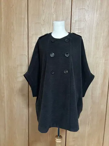 다크 그레이 더블 버튼 판초 케이프 코트