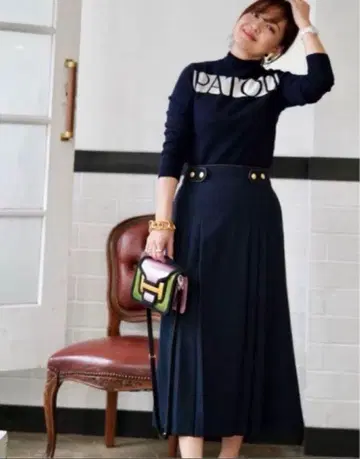 새상품급 이데알루체 플레어 스커트 골드 버튼 (블랙)