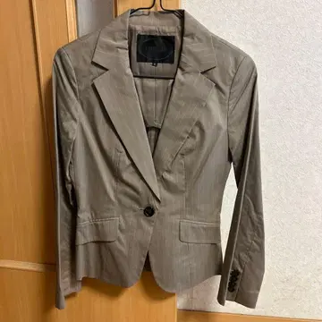 언타이틀 베이지 스트라이프 정장 자켓