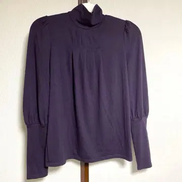 [ alcali ] 퍼플 계열 하이넥 퍼프 슬리브 긴팔 상의