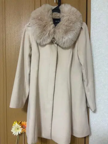 베이지 퍼 포함 롱 코트 M 사이즈