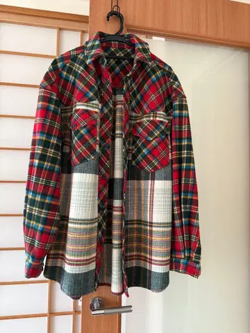 프리다 타탄 체크 패턴 긴팔 셔츠