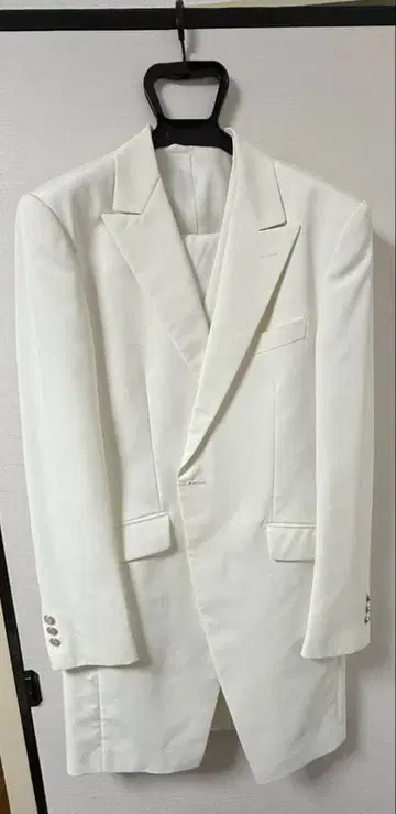 Avica 화이트 턱시도 베스트 세트