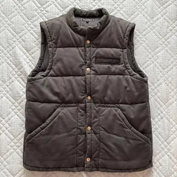 CAPTAIN'S HELM 다크 그레이 퀼팅 베스트