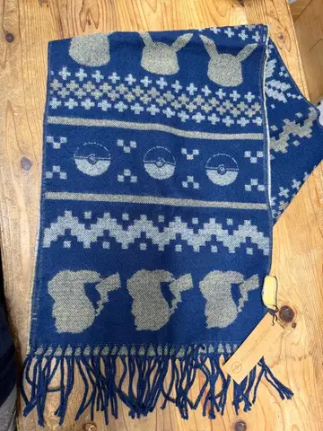 새상품 택 포함 피카츄 노르딕 무늬 머플러 스톨 포켓몬