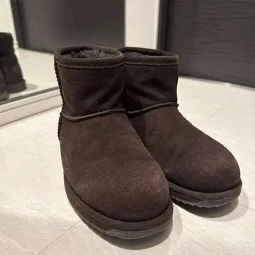 EMU Australia 다크 브라운 어그 부츠