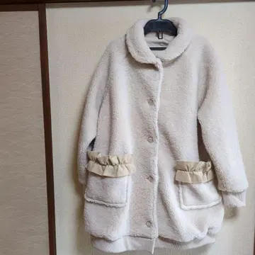 아이보리 보아 자켓 카라 부착