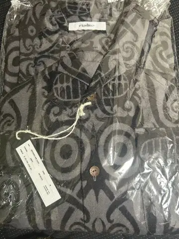 exodus 긴팔 셔츠 블랙과 그레이 패턴