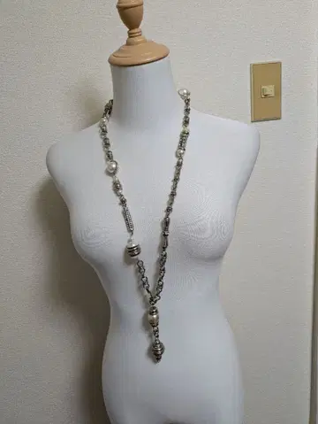 펄과 메탈의 롱 목걸이