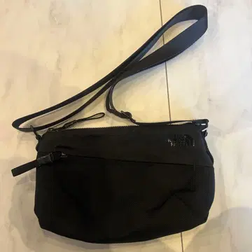 THE NORTH FACE 블랙 숄더백