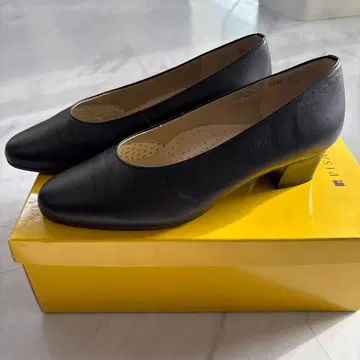 블랙 펌프스 23cm 4cm 힐 미사용품