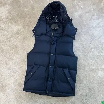 그린 라벨 후드 부착 다운 베스트 네이비