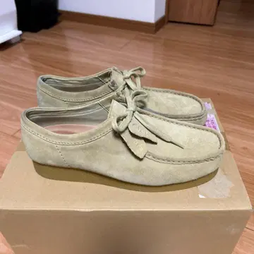 클락스 왈라비 'Maple Suede'