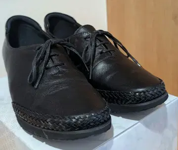 블랙 가죽 레이스업 슈즈