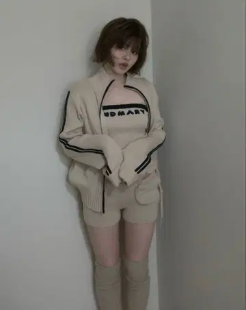 andmary Zoe full zip set up