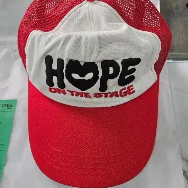 새상품) bts 제이홉 볼캡 모자 레드 판매합니다