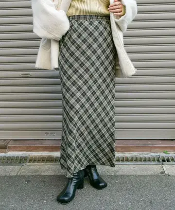 체크 무늬 롱 스커트