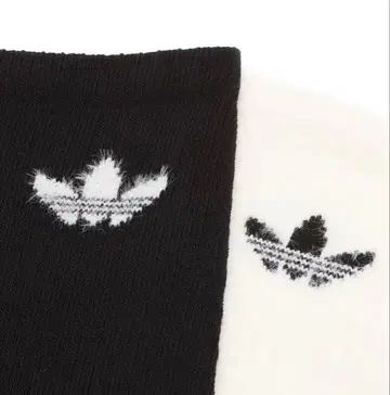 즉시 완판된 블랙 화이트 adidas 플러피 크루 삭스