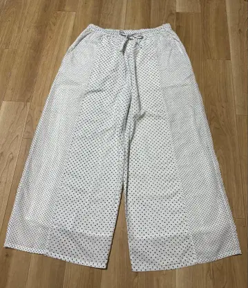 메종드소일 화이트 도트 무늬 와이드 팬츠