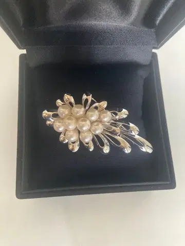 새상품급 펄 실버 브로치