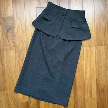 새상품급 스타일업 스트로베리 필드 클래식 페플럼 타이트 스커트