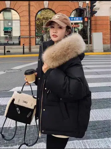 블랙 다운 자켓 퍼 후드 포함