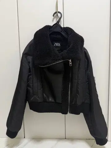 ZARA 보아 카라 부착 숏 자켓 블랙