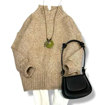 컨디션 최상 네미카 니트 터틀넥 울 리브 베이지 양쪽 소매 디자인