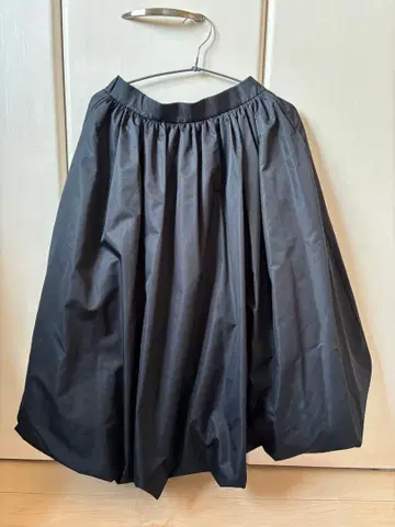 cen. 벌룬 스커트 미들 블랙