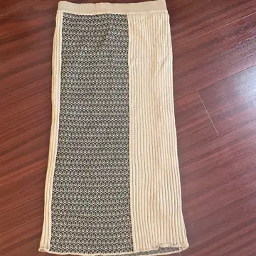 베이지와 블랙 패턴 타이트 스커트 M 사이즈