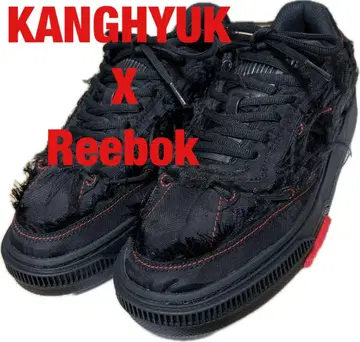 미사용 새상품 KANGHYUK X Reebok 블랙스니커즈