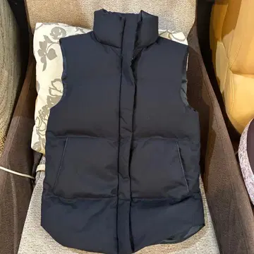 띠어리 다운 베스트 네이비 S 사이즈