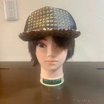 스터드 장식 블랙 야구 모자