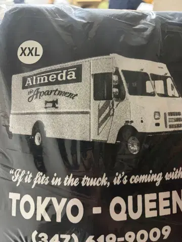 The Almeda Club x The Apartment 후드티