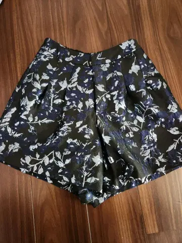 Chesty 꽃무늬 숏팬츠